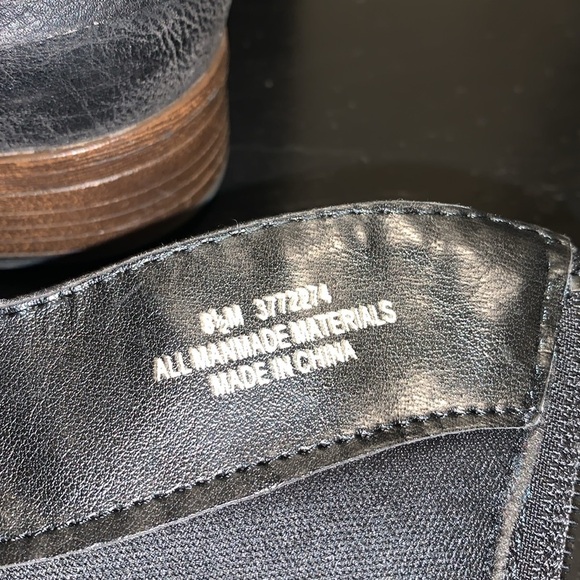 Crown Vintage Riding Boots.  Size 8.5.  Vegan Leather.  Lined. Large buckle. - Picture 8 of 8